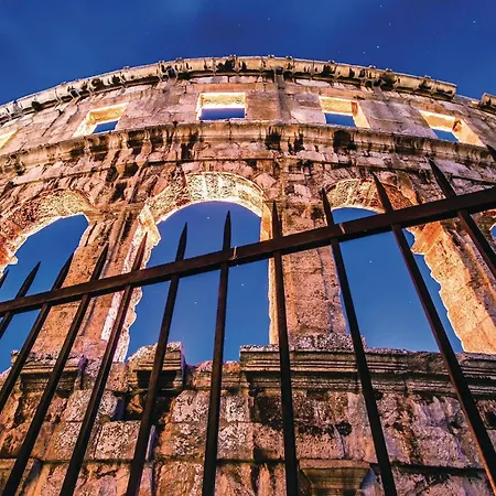 In With Outdoor Swimming Pool Pula